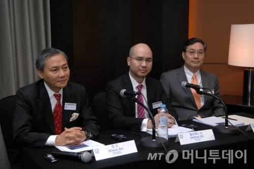 왼쪽부터 킴 도 베어링자산운용 아시아멀티에셋 대표, 윌프레드 싯 베어링자산운용 아시아법인 CIO, 박종학 베어링자산운용 한국법인 CIO.