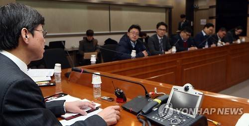 (서울=연합뉴스) 김주형 기자 = 1월 12일 오후 외교부에서 터키 이스탄불의 술탄아흐메트 광장 폭발사고 관련 관계부처 대책회의가 열렸다. 이기철(왼쪽) 재외동포영사대사가 모두발언을 하고 있다.