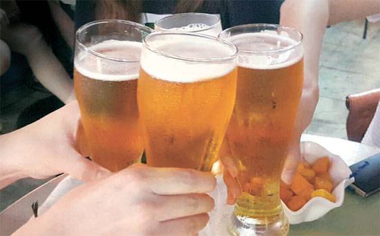 회식이나 술자리를 피할 수 없다면 제대로 숙취만 해소해도 건강을 챙길 수 있다. 가장 과학적인 숙취 해소법은 다음 날 물을 많이 마시는 것이다.