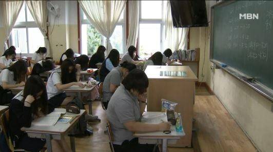 청소년 10명 중 8명출처:/ MBN 뉴스화면 캡처