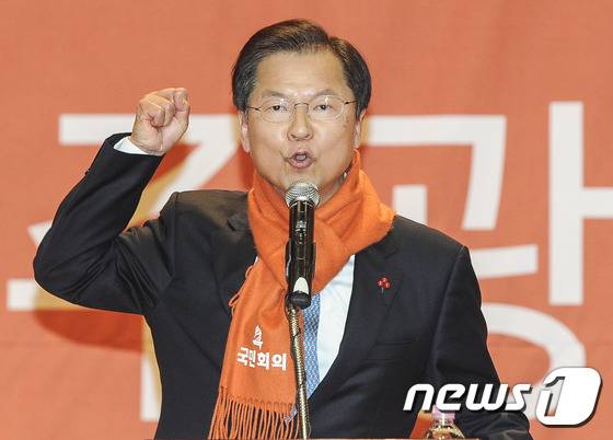 천정배 국민회의(가칭) 창당준비위원장이 지난 17일 오후 광주 서구 치평동 김대중컨벤션센터에서 열린 국민회의 광주시당 창당대회에서 인사말을 하고 있다. /뉴스1 © News1 황희규 기자