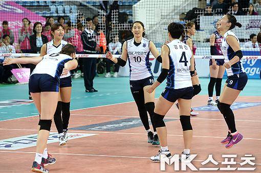 IBK 기업은행이 파죽의 8연승을 달리며 선두로 올라섰다. 사진=천정환 기자