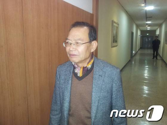 운전기사 상습 폭행 혐의로 21일 오후 4시간 가량 경찰 조사를 받은 김만식 몽고식품 전 명예회장. 2016. 1. 21/뉴스1 © News1 이상욱 기자