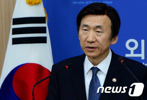 윤병세 외교부 장관이 22일 오후 종로구 세종로 정부서울청사 별관 외교부에서 신년 연두업무보고와 관련해 브리핑을 하고 있다. 2016.1.22/뉴스1 © News1 박정호 기자