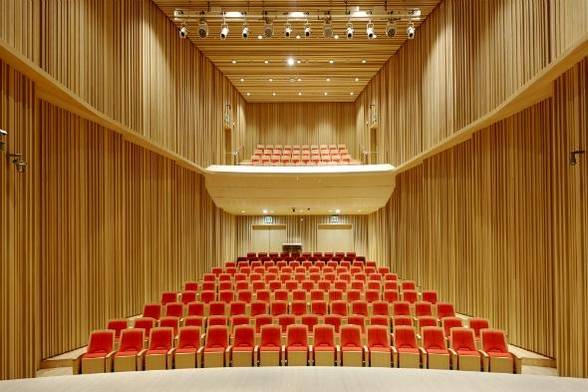 JCC 아트센터 지하의 콘서트홀에는 VIP석이 따로 없다. 모든 좌석에서 균등하게 음향을 즐길 수 있다.