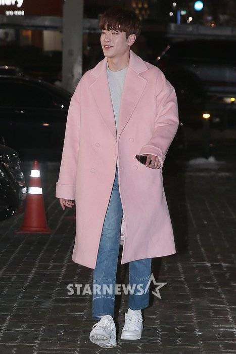 [★포토]서강준, '눈에 띄는 핑크색 코트'