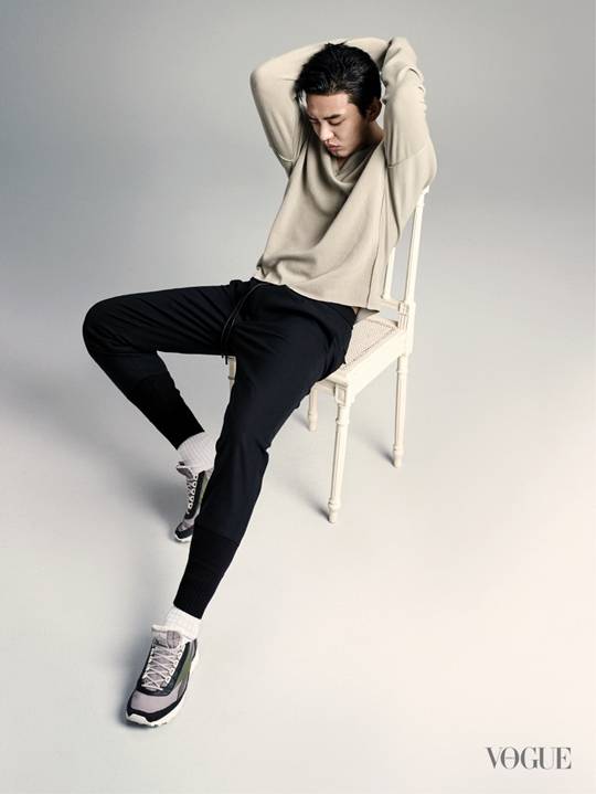 유아인 화보