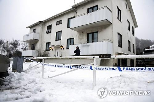 25일(현지시간) 스웨덴의 서남부 도시 묄른달의 한 청소년 난민센터에서 20대 여성 직원이 10대 난민 소년이 휘두른 흉기에 찔려 숨지는 사건이 발생해 현지 경찰에 조사에 나섰다. 사진은 사건이 발생한 난민센터 전경. 2016.1.26 (EPA=연합뉴스)
