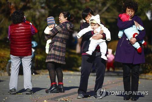 중국, 모든 부부 2자녀 허용(EPA=연합뉴스)