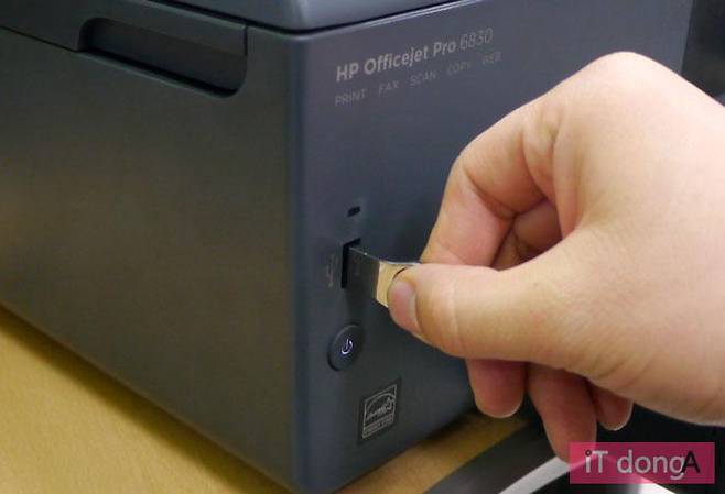 전원 버튼 및 USB 포트