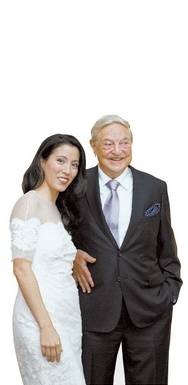 조지 소로스(오른쪽)와 그의 세 번째 부인 타미코 볼튼.