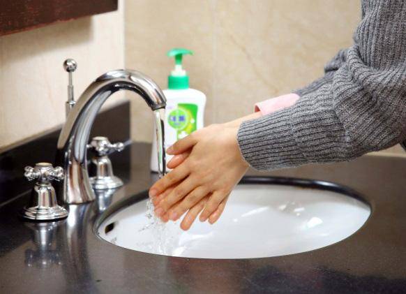 [헬스조선]올바른 손씻기는 호흡기 질환 위험의 21% 감소 효과가 있다./사진=데톨 제공