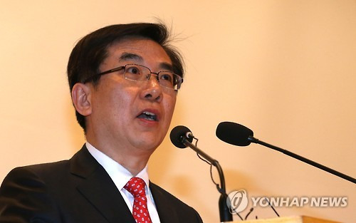 정일영 신임 인천공항공사 사장 비상 경영 선포     (영종도=연합뉴스) 하사헌 기자 = 정일영 인천국제공항공사 신임 사장이 2일 오전 인천시 중구 운서동 공항공사 대강당에서 취임식을 대신해 열린  '비상경영선포식'에서 "인천공항의 모든 구성원이 뼈를 깎는 개혁과 혁신을 추진해 공항운영체계 전반에 누적된 문제점을 신속히 해결해야 한다"고 말하고 있다. 2016.2.2     toadboy@yna.co.kr