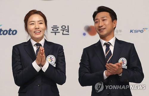 스포츠토토 빙상단의 이규혁 감독(오른쪽)과 이상화.<<연합뉴스 자료사진>>