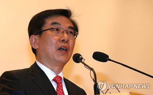 (영종도=연합뉴스) 하사헌 기자 = 정일영 인천국제공항공사 신임 사장이 2일 오전 인천시 중구 운서동 공항공사 대강당에서 취임식을 대신해 열린 '비상경영선포식'에서 "인천공항의 모든 구성원이 뼈를 깎는 개혁과 혁신을 추진해 공항운영체계 전반에 누적된 문제점을 신속히 해결해야 한다"고 말하고 있다. 2016.2.2 toadboy@yna.co.kr (끝)