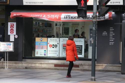 단통법으로 고객 발길 줄어든 휴대폰 판매점들. 사진은 특정 기사 내용과 상관 없음 <김재훈 기자>