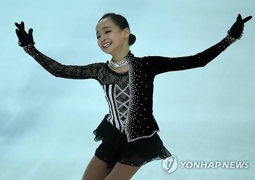 임은수의 우아한 연기     (성남=연합뉴스) 윤동진 기자 = 4일 오후 성남 탄천종합운동장 빙상장에서 열린 제97회 전국동계체육대회 피겨스케이팅 여자초등부 프리스케이팅에서 임은수가 연기를 펼치고 있다. 2016.2.4     mon@yna.co.kr