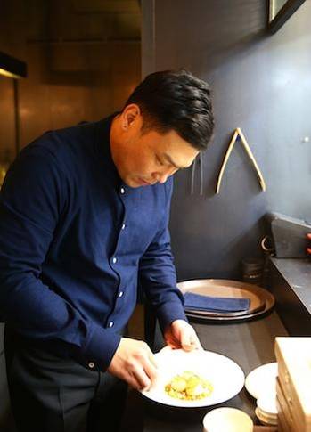 그는 판교 로네펠트 티하우스 부띠끄 레스토랑에서 총괄 셰프로 일하다 작년 1월 청담동에 자신의 레스토랑 마누테라스를 오픈했다. 마누는 세례명./사진=조인원 기자
