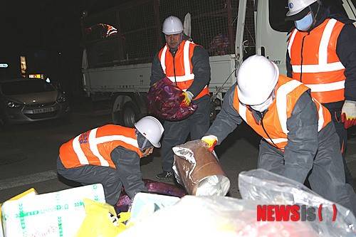 환경미화원. 사진과 기사내용은 관련이 없습니다. / 사진제공 = 뉴시스