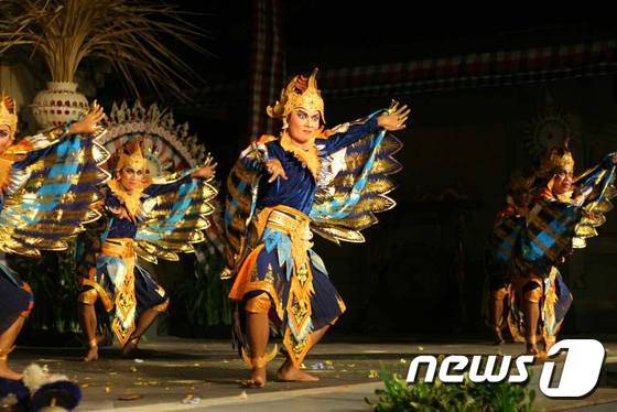 쿠푸쿠푸 극장은 극장식 레스토랑으로 정기적으로 공연이 이뤄진다.  (니꼬발리 페이스북 출처)© News1 travel