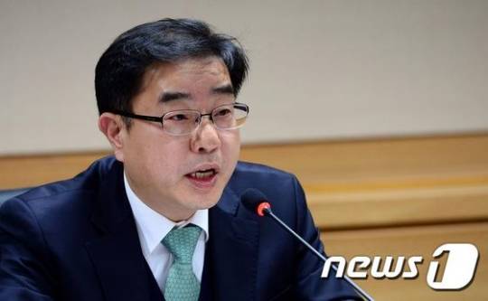 이헌 4·16세월호특별조사위원회 부위원장이 12일 오전 서울 중구 특조위 대회의실에서 사퇴 기자간담회를 진행하고 있다. / 사진제공 = 뉴스1