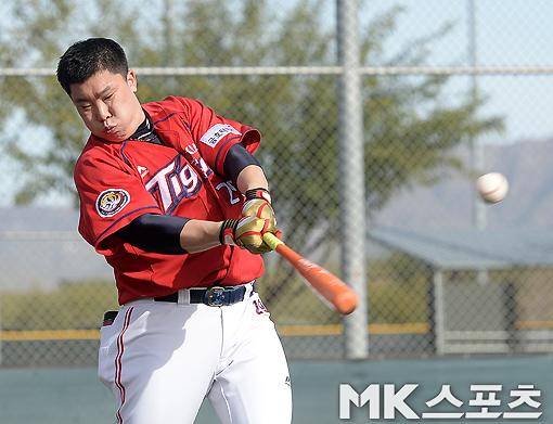 나지완은 14일 야쿠르트 스왈로스전에서 7회 적시타를 때려 KIA 타이거즈의 연습경기 무득점 기록을 깨트렸다. 사진=MK스포츠 DB