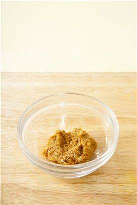 3. 분량의 양념 재료를 섞어 된장 양념장을 만든다.