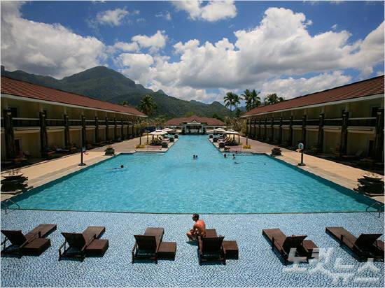 넓은 수영장이 매력적인 쉐리단 비치 리조트. (사진=온필 제공)