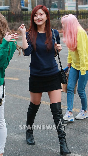 [★포토]오승아, '초미니 스커트와 롱부츠 패션'