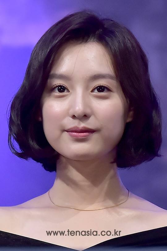 배우 김지원이 ‘태양의 후예’ 제작발표회에 참석하고 있다.