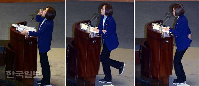 24일 국회에서 헌정사상 최장시간 기록인 10시간 18분 동안 필리버스터 무제한 토론을 진행한 은수미 더불어민주당 의원이 발언 도중 다양한 자세로 발언을 이어가고 있다. 고영권기자youngkoh@hankookilbo.com