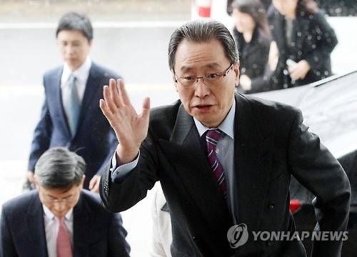 우다웨이, 유창한 한국말로 "안녕하세요"     (서울=연합뉴스) 임헌정 기자 = 북핵 6자회담의 중국 측 수석대표인 우다웨이(武大偉) 중국 외교부 한반도사무특별대표가 우리 측 6자회담 수석대표인 황준국 외교부 한반도평화교섭본부장과 면담을 위해 28일 오후 서울 종로구 도렴동 외교부 청사로 들어가며 손을 흔들고 있다. 우 대표는 취재진을 향해 "안녕하세요"라며 한국말로 인사를 건넸다. 2016.2.28     kane@yna.co.kr