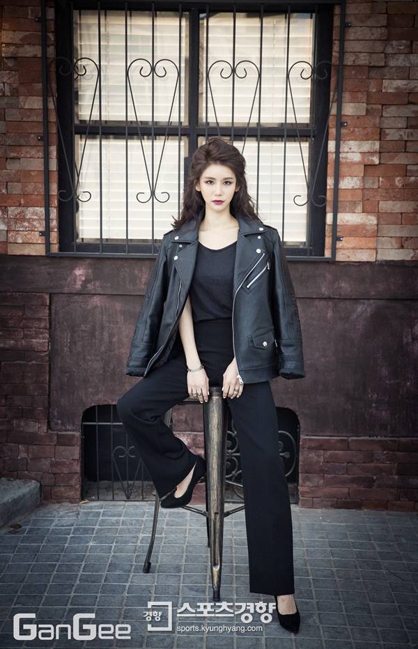 배우 오인혜 패션 화보. 사진 간지