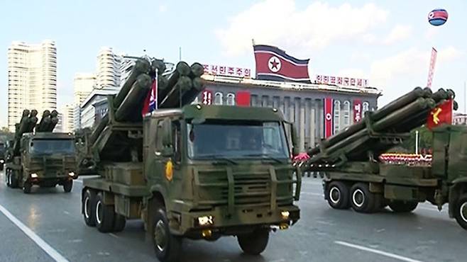 작년 10월 공개한 北 300mm 방사포