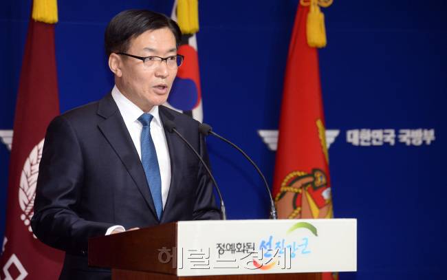 문상균 국방부 대변인이 정례 브리핑을 하고 있다. 사진=안훈 기자/rosedale@heraldcorp.com