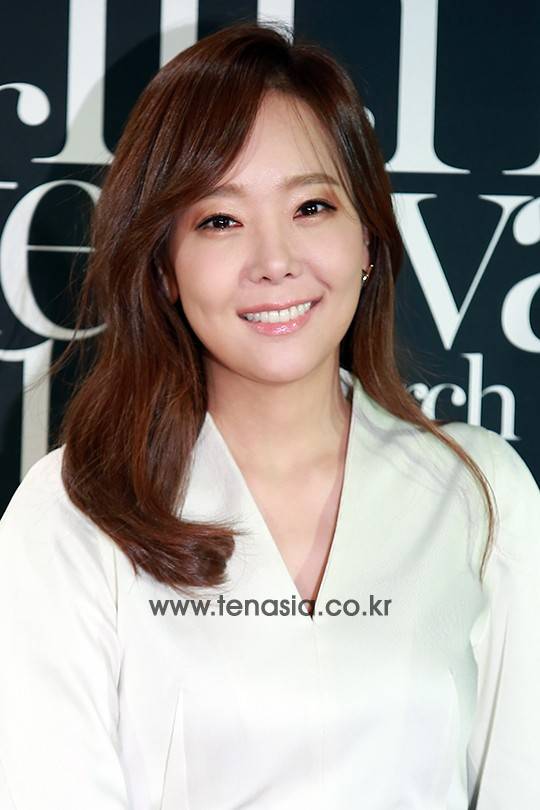 배우 소유진이 10일 오후 서울 강남구 신사동 CGV 청담씨네시티점에서 열린 ‘제 5회 마리끌레르 영화제’에 참석해 포토타임을 갖고 있다.