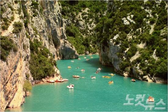 아름다운 풍광이 매력적인 생트 크루와 호수 (사진=투리스타 제공)