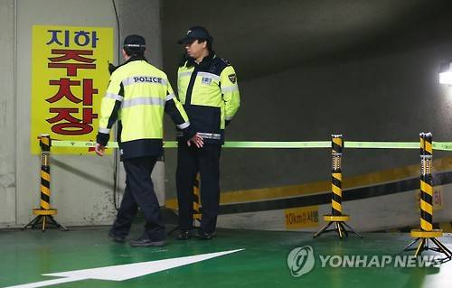 실종된 분당 예비군 신원창씨 숨진채 발견     (성남=연합뉴스) 홍기원 기자 = 예비군 훈련을 마친뒤 실종된 신원창(29)씨가 숨진채 발견된 17일 오후 시신이 발견된 경기도 성남시 분당구의 한 건물 지하주차장 입구를 경찰이 통제하고 있다.