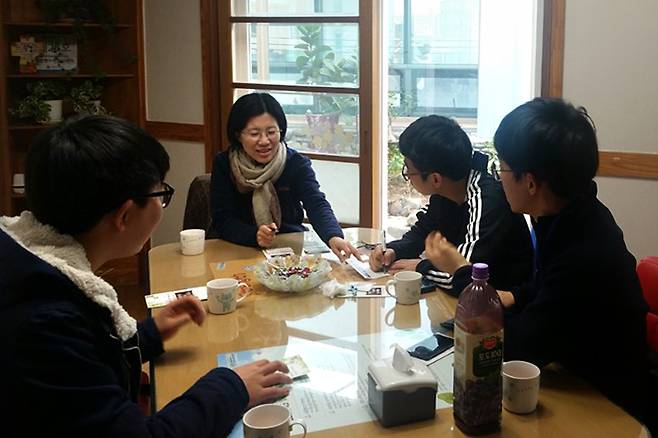 ‘희망둥지’ 서길례 센터장과 TONG청소년기자단 원광고지부