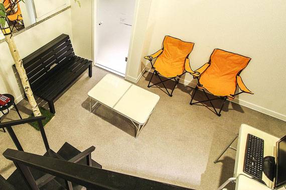 캠핑장을 연상시키는 인테리어 경기 수원시 인계동 ‘썸’. [사진 각 업체]