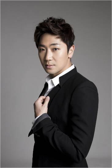 배우 송용진. (사진=알앤디웍스 제공)