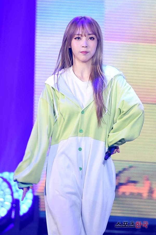 '더쇼' 무대에 오른 마마무(솔라 문별 휘인 화사). 사진=이규연 기자 fit@hankooki.com