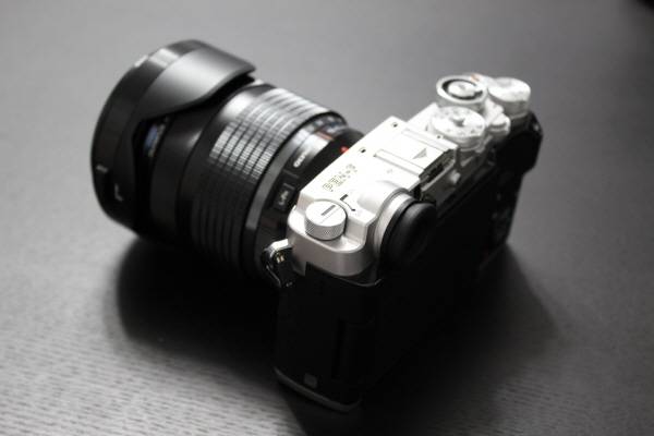 올림푸스 플래그십 미러리스 카메라 'PEN-F'