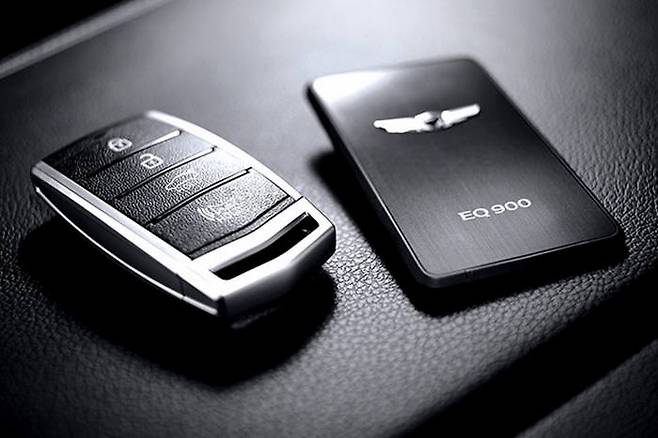 제네시스 플래그십 세단 `EQ900` 스마트키