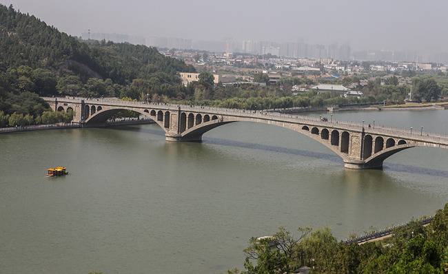 향산사(香山寺)에서 바라본 뤄양.