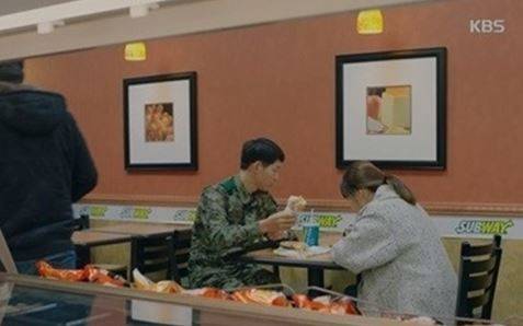 드라마 '태양의 후예'가 한국과 중국에서 폭발적인 인기를 모으고 있는 가운데 그 반응이 다소 하락세를 보이고 있다. KBS 태양의후예 캡처