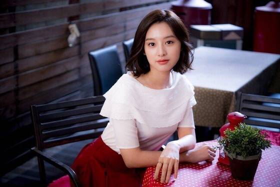 배우 김지원이 최근 뉴스1스타와 인터뷰에서 '태양의 후예'를 인생작으로 꼽았다.© News1star / 킹콩엔터테인먼트