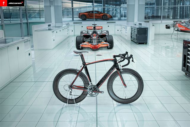 유명 자전거업체 스페셜라이즈드와 슈퍼카 업체 맥라렌이 손잡고 만든 고급 로드바이크. 전자식 변속기의 경우, 주먹만한 부속품 가격이 70만원을 넘긴다.