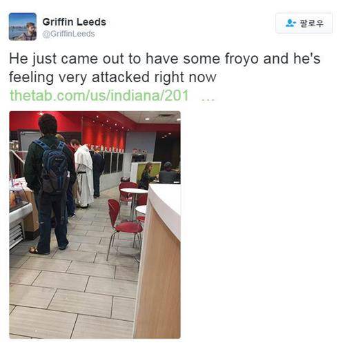 美인디애나대서 'KKK'로 오해받은 가톨릭 수사 [트위터 캡처]