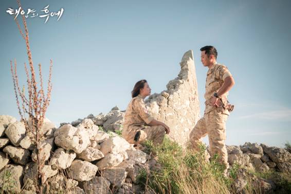 언제 뜨고 언제 질 지 모르는 스타라는 별. 진구는 손석우와 함께 한 지 14년만에 진가를 보여주었다. 사진은 ‘태양의 후예'의 한 장면.